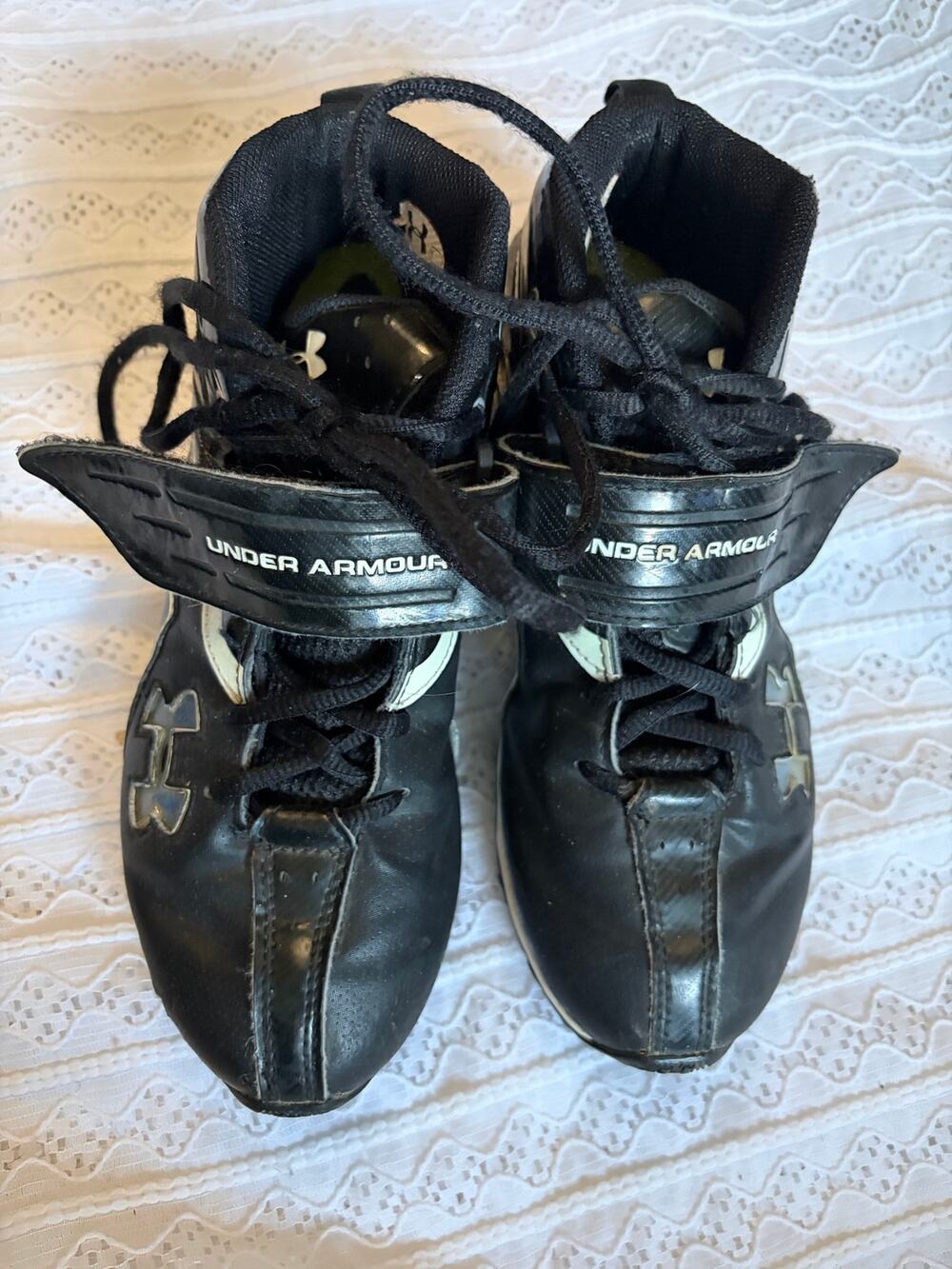 Under Armour Youth Football Cleats Black White Size 6Y Molded Stud Cleats